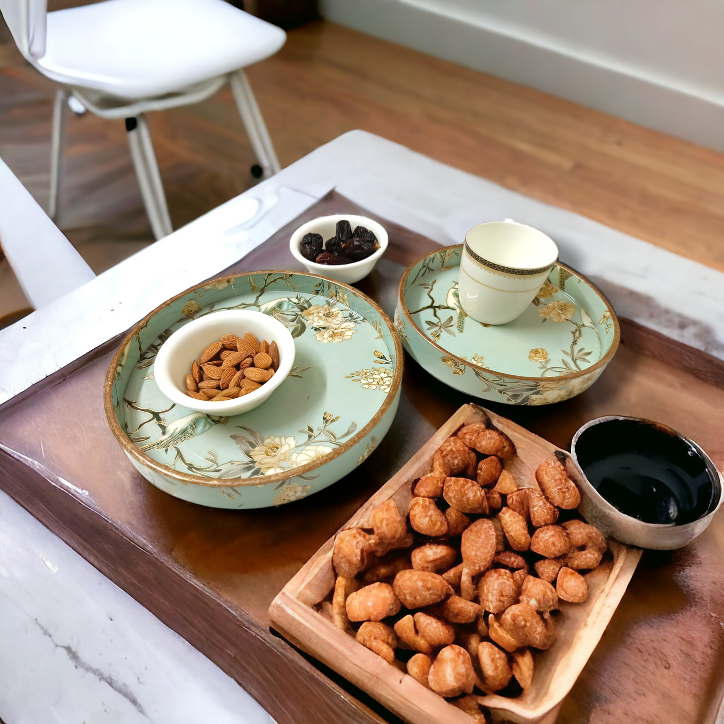 Round Wooden Serving Trays. LD-102.