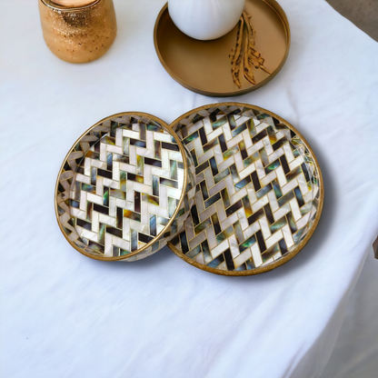 Round Wooden Serving Trays. LD-104.